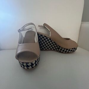The Perfect Neutral Beige and Houndstooth Wedge Sandals. Super Comfy.
